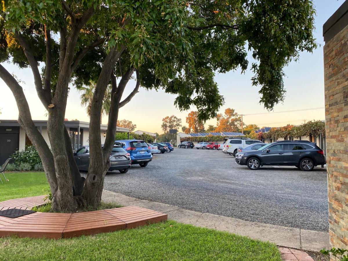 Cobram Colonial Motor Inn Exterior photo