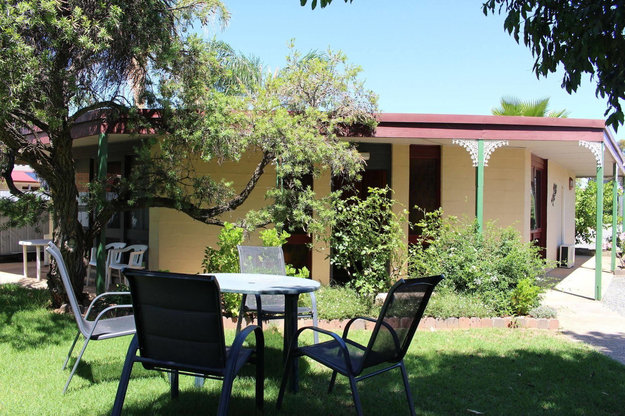 Cobram Colonial Motor Inn Exterior photo