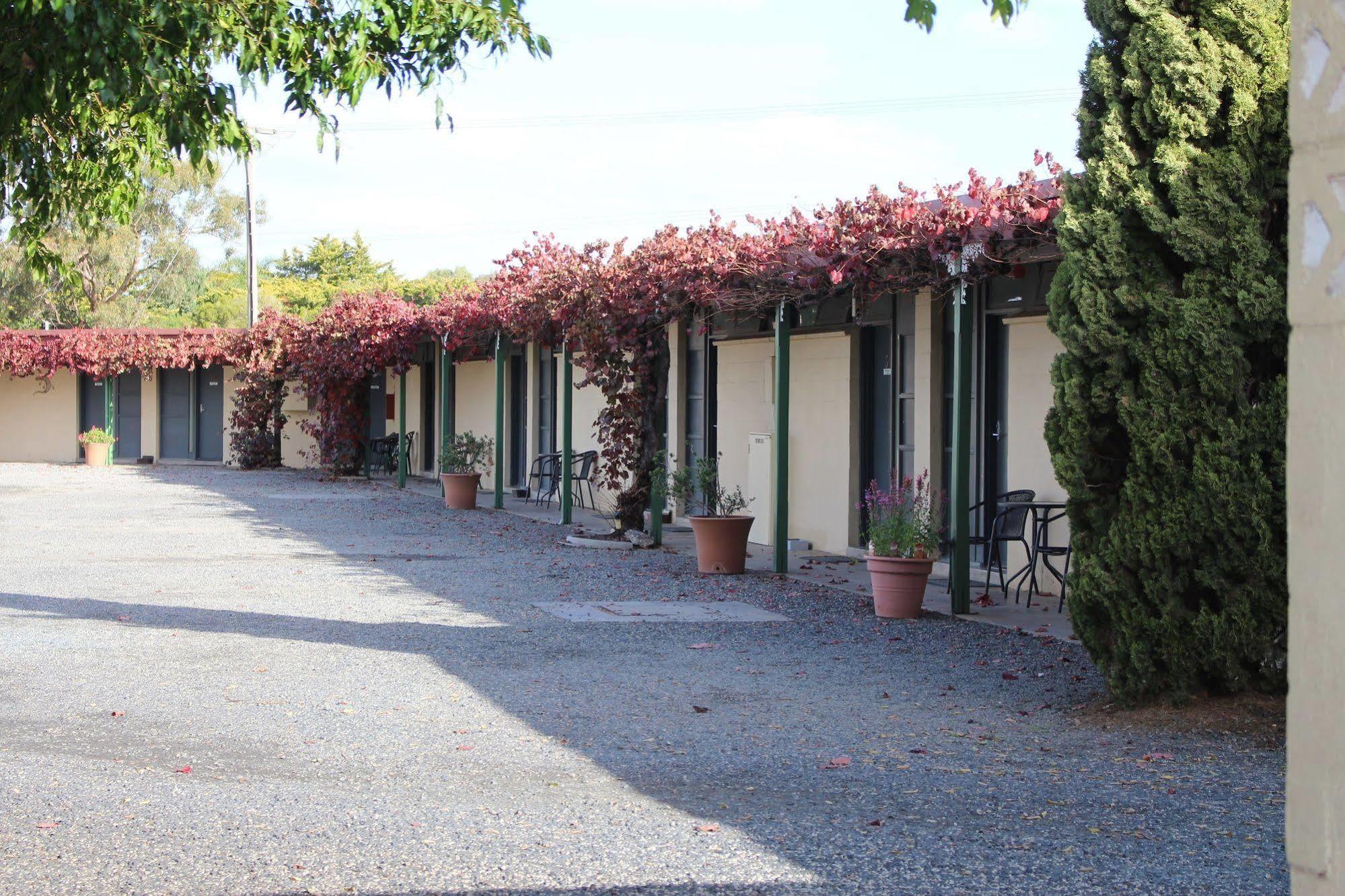 Cobram Colonial Motor Inn Exterior photo